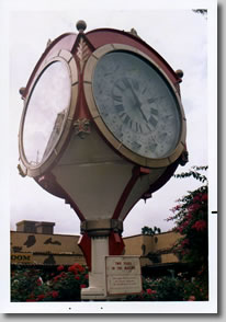 Red Dreger Clock